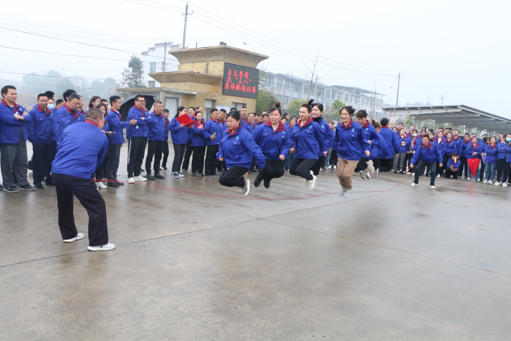 齊心協(xié)力“跳” “繩”彩亦飛揚